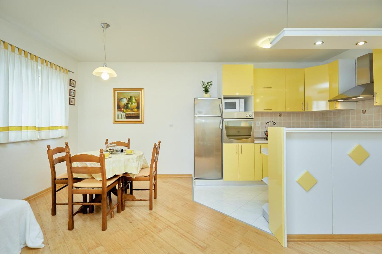 Apartments Zelic Tucepi Room photo