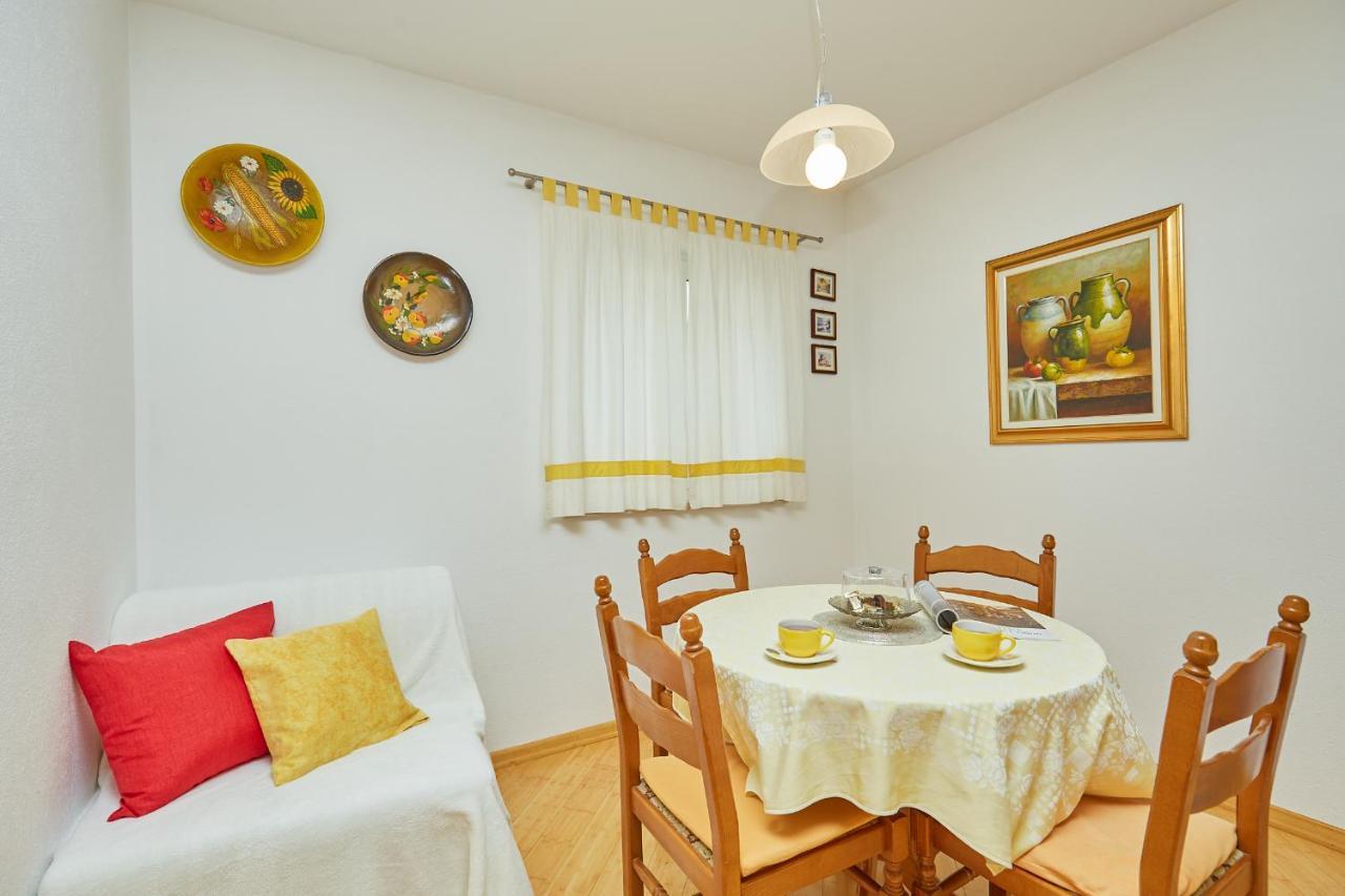 Apartments Zelic Tucepi Room photo